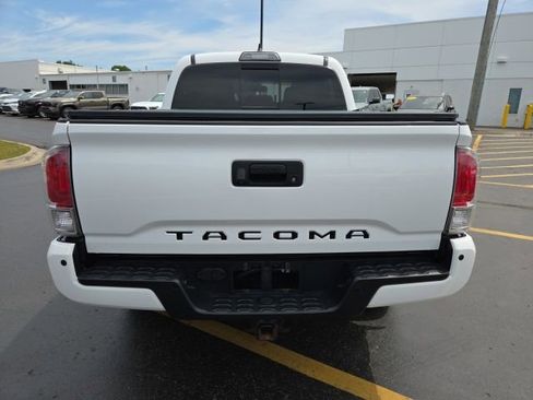 Used 2017 Toyota Tacoma Limited w/ Tow Package AWD/4WD image 6
