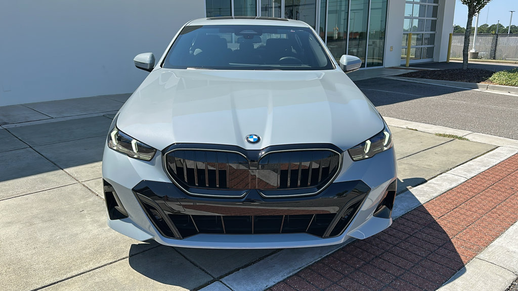 Used 2026 BMW 530i w/ M Sport Package RWD image 2