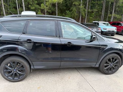 Used 2017 Ford Escape SE w/ SE Sport Appearance Package FWD image 39