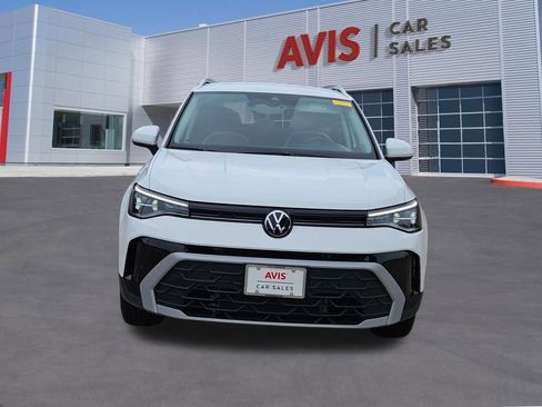 Used 2025 Volkswagen Taos SE AWD/4WD image 9