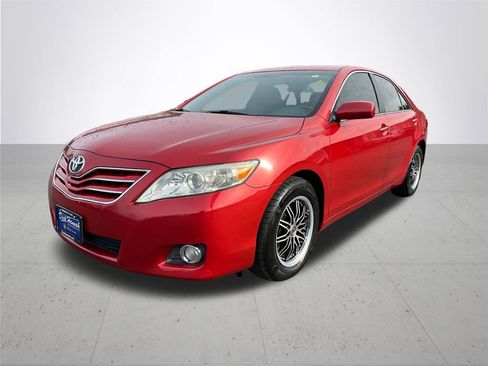 Used 2011 Toyota Camry XLE image 2