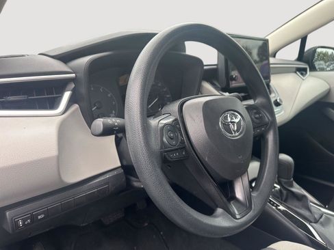 Used 2025 Toyota Corolla LE w/ LE Premium Package FWD image 11