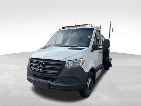 Used 2023 Mercedes-Benz Sprinter 4500 image 2