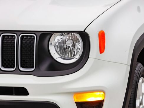 Used 2023 Jeep Renegade Latitude AWD/4WD image 5