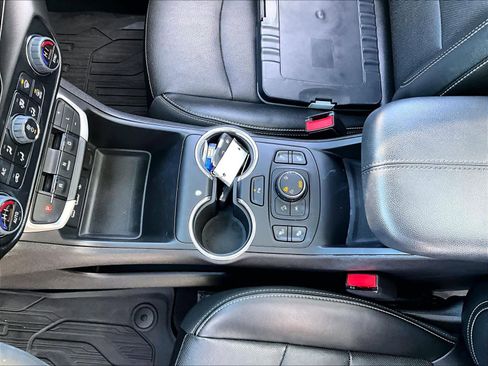 Used 2023 GMC Terrain SLT w/ Tech Package image 19