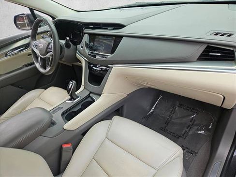 Used 2017 Cadillac XT5 Luxury w/ Driver Awareness Package FWD image 25
