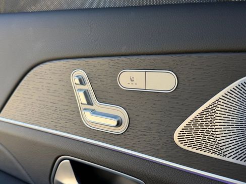 Used 2025 Mercedes-Benz GLS 450 4MATIC image 36