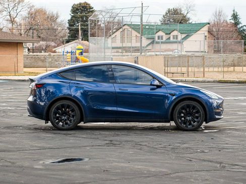 Used 2023 Tesla Model Y Long Range image 4