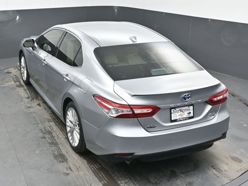 Used 2019 Toyota Camry XLE image 33