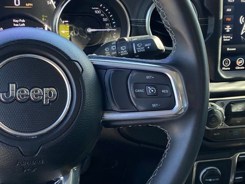 Used 2023 Jeep Wrangler Unlimited Sahara image 15