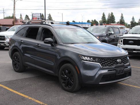 Used 2021 Kia Sorento S w/ Panoramic Sunroof Package AWD/4WD image 3