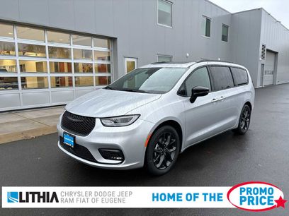 New 2026 Chrysler Pacifica Select