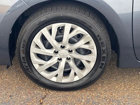 Used 2017 Toyota Corolla LE image 23