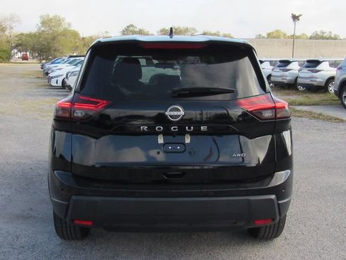 Used 2024 Nissan Rogue S image 4