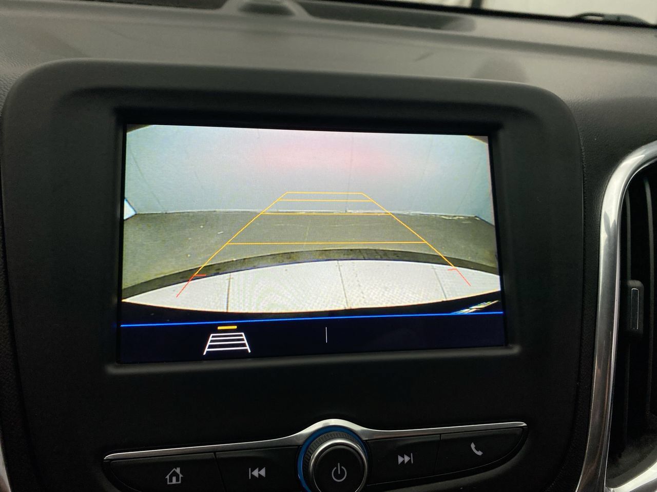 Used 2019 Chevrolet Equinox LS AWD/4WD image 18