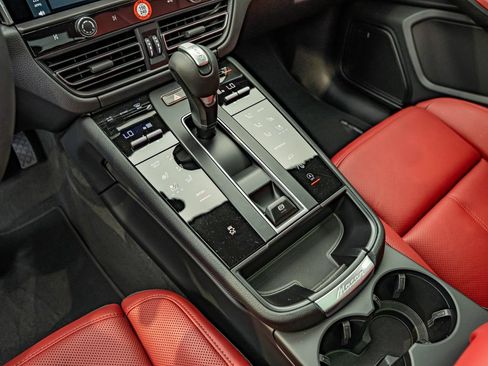 New 2026 Porsche Macan AWD/4WD image 33