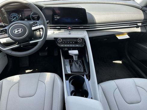 New 2025 Hyundai Elantra Limited image 5