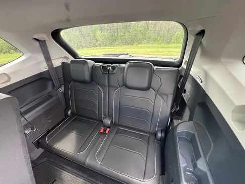 Used 2018 Volkswagen Tiguan SEL Premium w/ 3rd Row Seat Package image 15