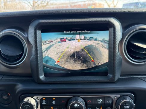 Used 2021 Jeep Wrangler Unlimited Sport image 24