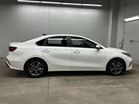 Used 2022 Kia Forte LXS FWD image 3