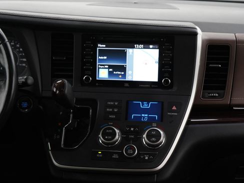 Used 2020 Toyota Sienna Limited Premium AWD/4WD image 16
