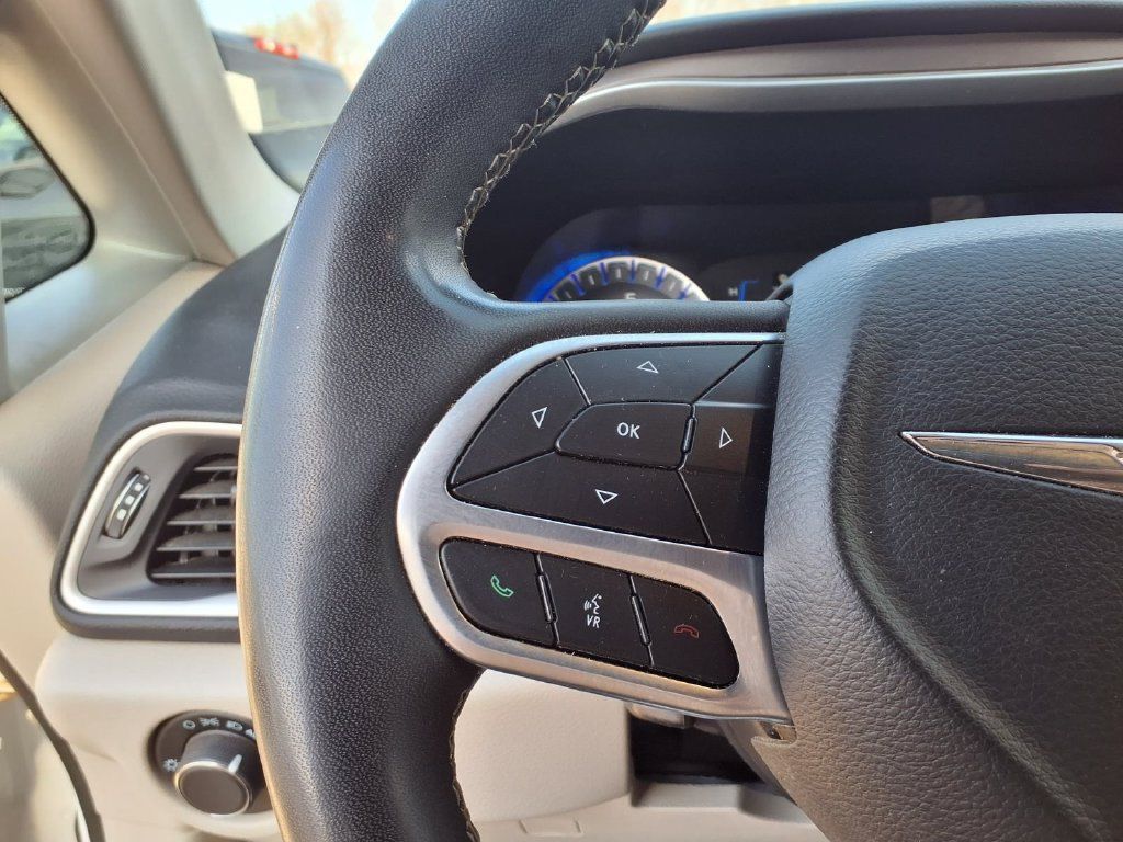 Used 2022 Chrysler Voyager LX FWD image 11