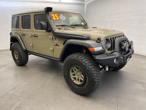 Certified 2025 Jeep Wrangler Unlimited Rubicon w/ Convenience Group AWD/4WD image 3