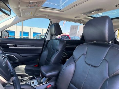 Used 2024 Kia Telluride SX w/ Towing Package AWD/4WD image 11