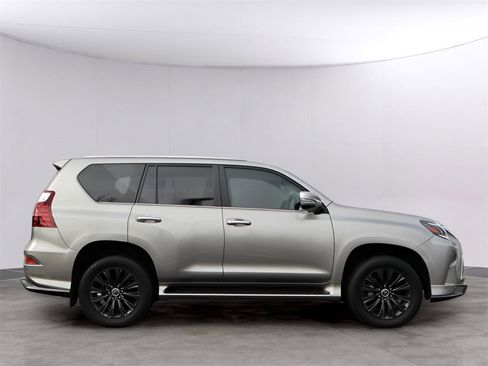 Used 2021 Lexus GX 460 Premium w/ Accessory Package image 4