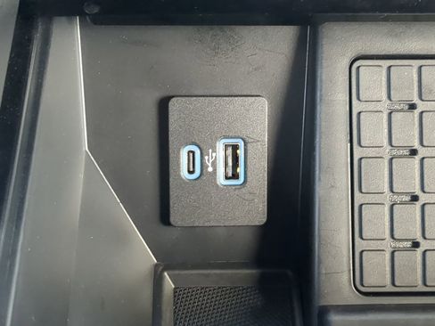 Used 2024 Ford F150 Platinum image 23