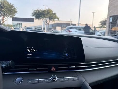 Used 2025 Hyundai Elantra SEL FWD image 21