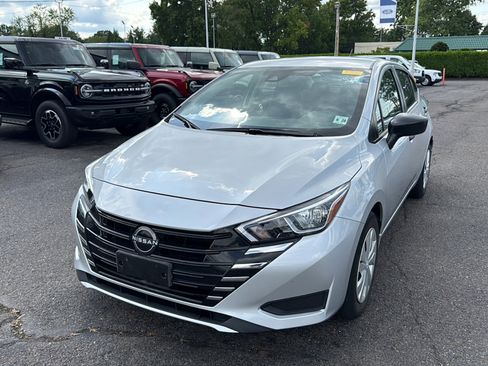 Used 2023 Nissan Versa S w/ Trunk Package FWD image 4