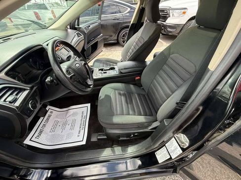 Used 2017 Ford Fusion SE FWD image 17