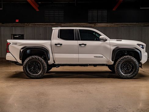 Used 2026 Toyota Tacoma TRD Off-Road AWD/4WD image 11