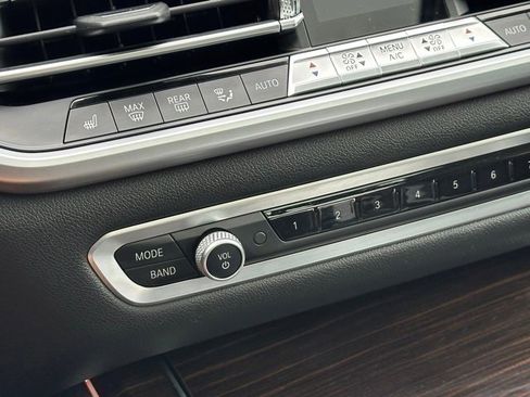 Used 2019 BMW X7 xDrive40i w/ Cold Weather Package image 27