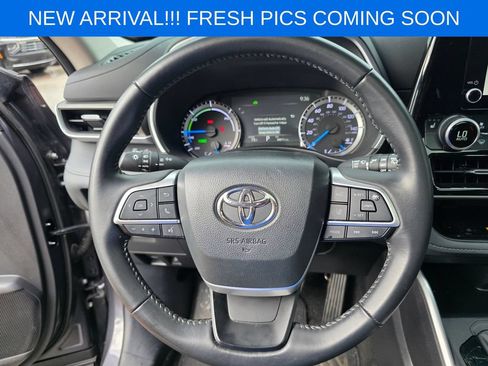 Used 2025 Toyota Highlander XLE AWD/4WD image 12