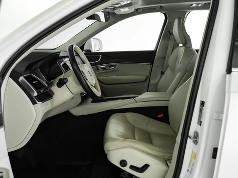 Used 2020 Volvo XC90 T5 Momentum w/ Protection Package Premier FWD image 3