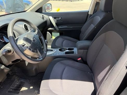 Used 2012 Nissan Rogue SV AWD/4WD image 2