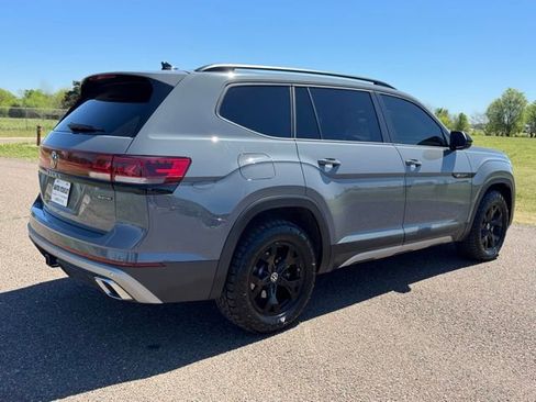 Used 2024 Volkswagen Atlas Peak Edition SE image 6