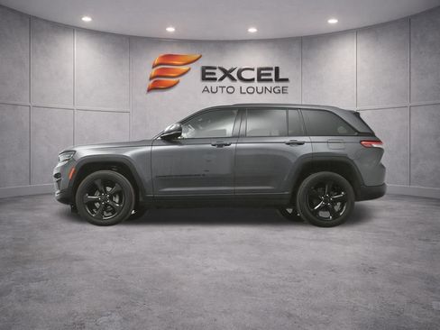 Used 2022 Jeep Grand Cherokee Altitude AWD/4WD image 40