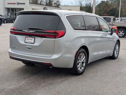 New 2026 Chrysler Pacifica Limited w/ Trailer Tow Group