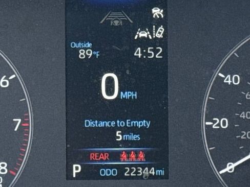 Used 2025 Toyota Corolla SE w/ Convenience Package image 16