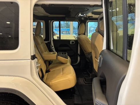 Used 2019 Jeep Wrangler Unlimited Sahara image 31
