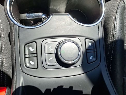 Used 2024 GMC Terrain SLT AWD/4WD image 19