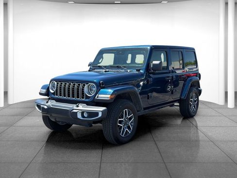 Used 2025 Jeep Wrangler Unlimited Sahara AWD/4WD image 3