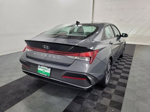 Used 2025 Hyundai Elantra Sport FWD image 9