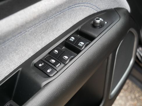 Used 2024 Jeep Compass Latitude w/ Convenience Group AWD/4WD image 19