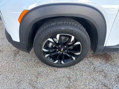 Used 2023 Chevrolet TrailBlazer LT FWD image 12