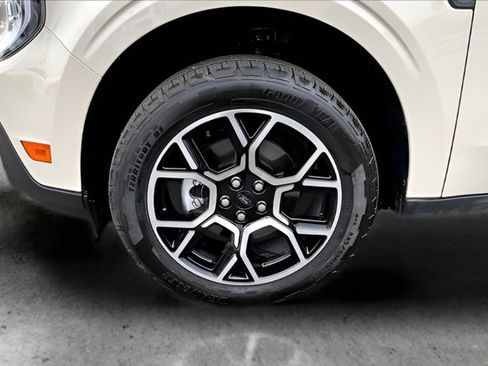 Used 2025 Ford Maverick Lariat AWD/4WD image 29