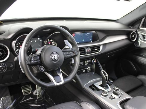 Used 2023 Alfa Romeo Stelvio Veloce AWD/4WD image 37